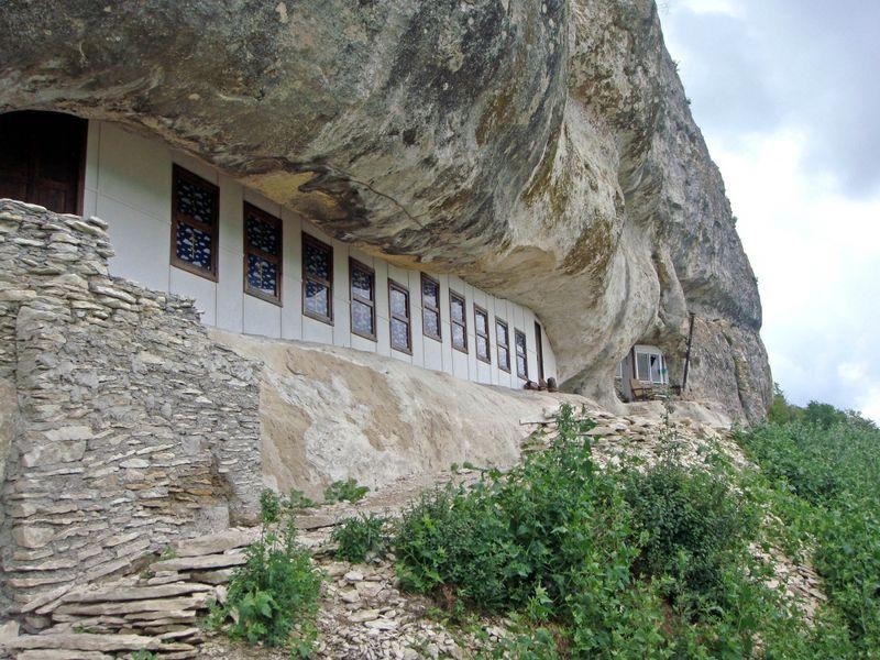 Свято-Благовещенский пещерный мужской монастырь